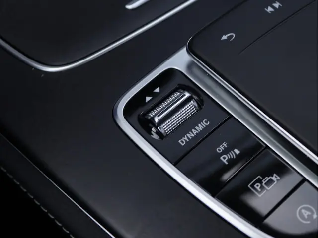 Mercedes-Benz E-Klasse 200 Luxury 2022 Hybride Benzine 77