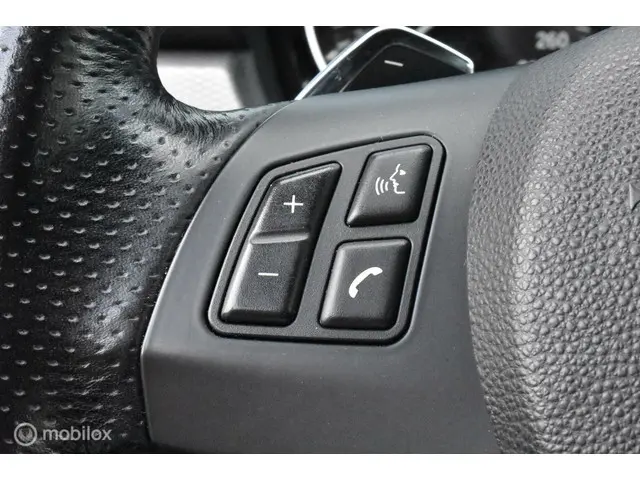 BMW 3 Serie Coupé 325i High Executive 2012 Benzine 12