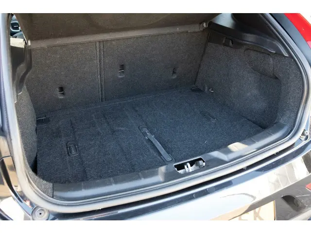 Volvo V40 T4 Momentum | Trekhaak | Xenon 2015 Benzine 21