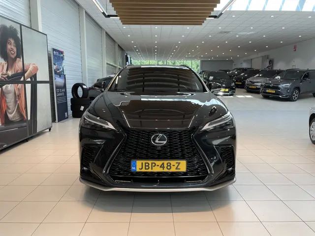 Lexus NX 450h+ AWD F SPORT Line 2022 Hybride Benzine 2