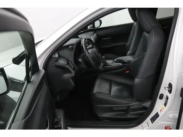 Lexus UX 250h Luxury Line 2020 Hybride Benzine 17