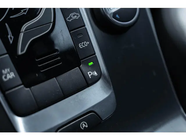 Volvo V40 T3 Momentum Automaat 2015 Benzine 32