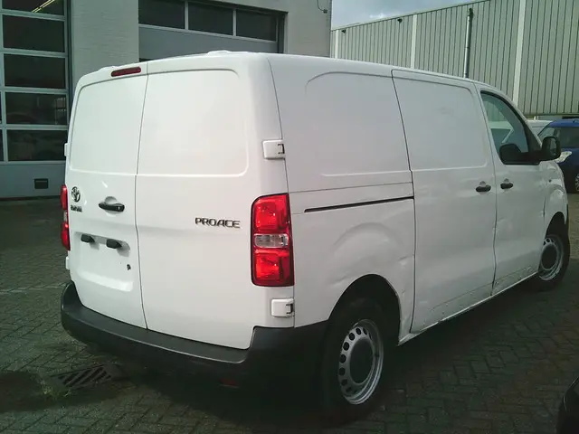 Toyota ProAce Worker 1.5 D-4D Cool Comfort 2019 Diesel 7