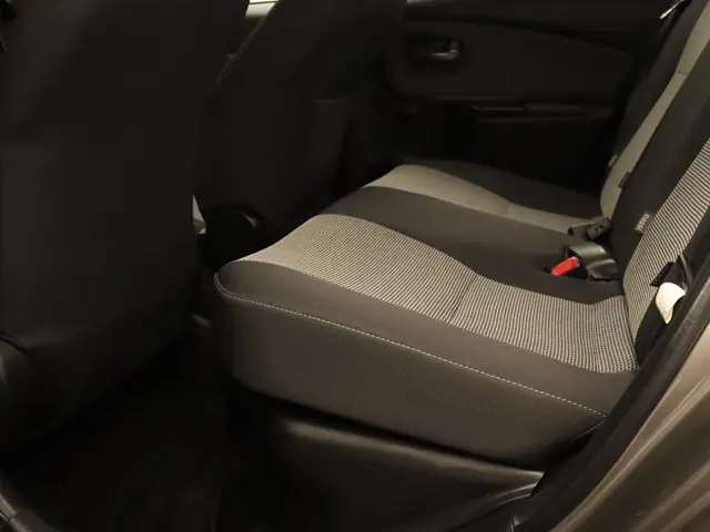 Toyota Yaris 1.5 Hybrid Trend 2016 Hybride Benzine 37