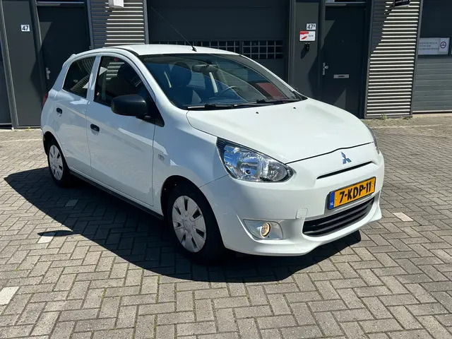 Mitsubishi Space Star 1.0 Inform 2013 Benzine 2