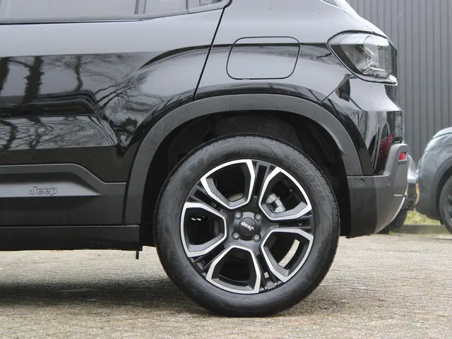 Jeep Avenger 1.2 e-Hybrid Summit 2025 Hybride Benzine 24