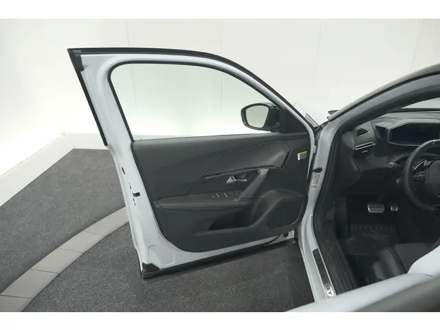 Peugeot 2008 PureTech 130 EAT8 GT 2024 Benzine 68