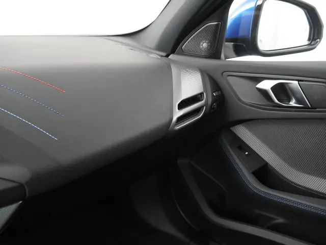 BMW 1 Serie 120 2025 Benzine 22