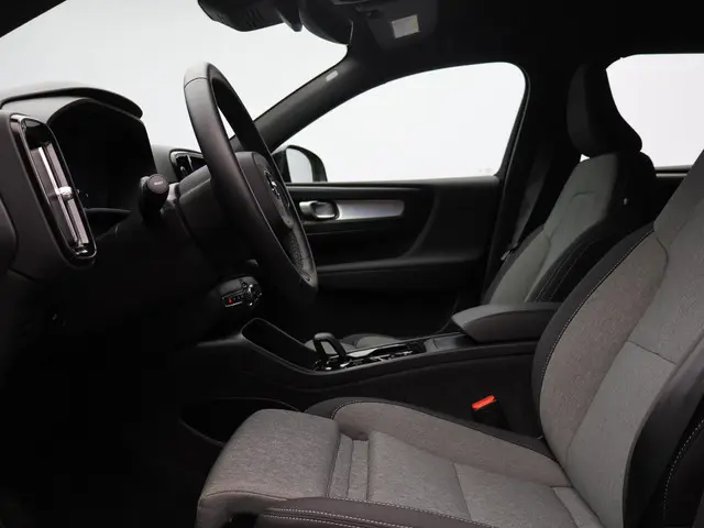 Volvo XC40 2.0 B4 Plus Dark 2025 Benzine 7