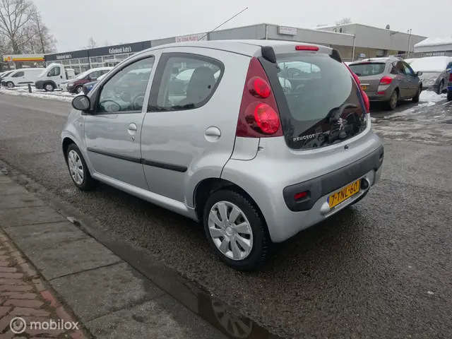 Peugeot 107 1.0 Envy 2014 Benzine 3
