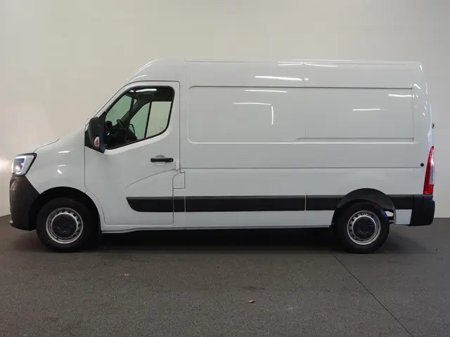 Renault Master T33 2.3 dCi 135 L2H2 2024 Diesel 30