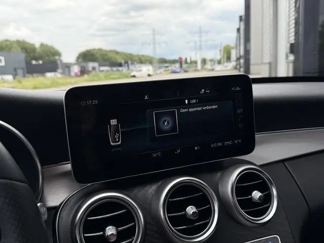 Mercedes-Benz C-Klasse 180 AMG 2018 Benzine 10