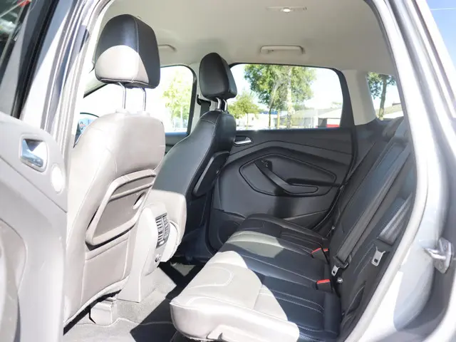 Ford Kuga 1.6 Titanium Plus navi LEER airco 2014 Benzine 9