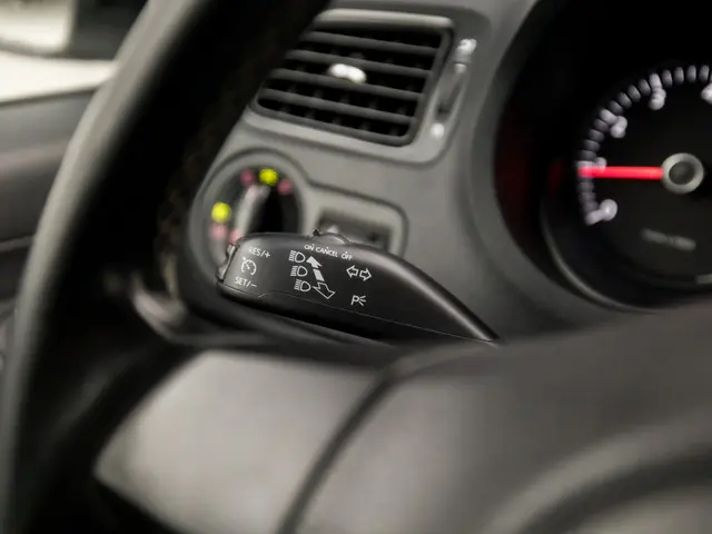 Volkswagen Polo 1.2-12V Sportline 2012 Benzine 18