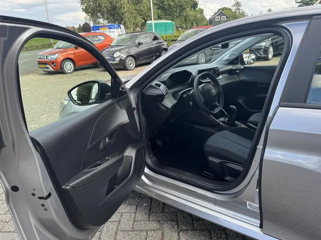 Peugeot 208 1.2 PureTech Like 2021 Benzine 13