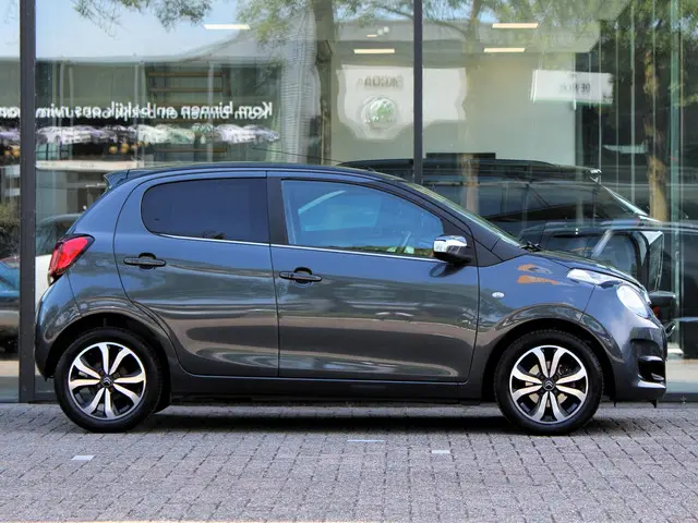 Citroën C1 1.2 PureTech Shine 2015 Benzine 7