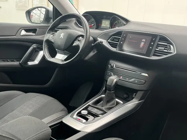 Peugeot 308 PureTech 130 EAT6 Allure 2018 Benzine 27