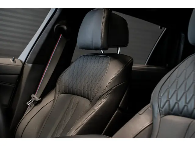 BMW X6 M60i xDrive 2023 Benzine 39