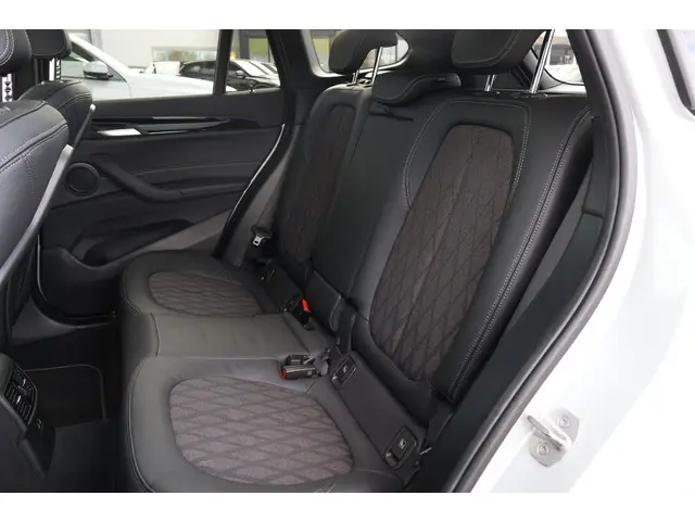 BMW X1 sDrive18i Executive Edition 2020 Benzine 41