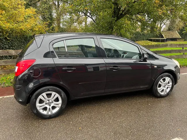 Opel Corsa 1.2-16V Rhythm Airco. PDC 2013 Benzine 16