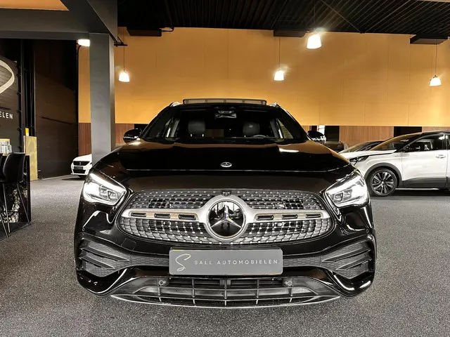 Mercedes-Benz GLA 250 e AMG Line 2023 Hybride Benzine 10