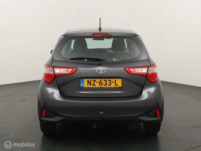 Toyota Yaris 1.5 VVT-i Design Red 2017 Benzine 4