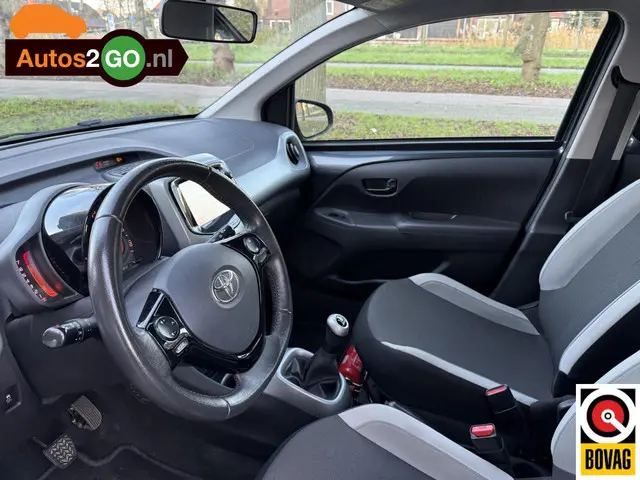 Toyota Aygo 1.0 VVT-i x-play 2014 Benzine 11