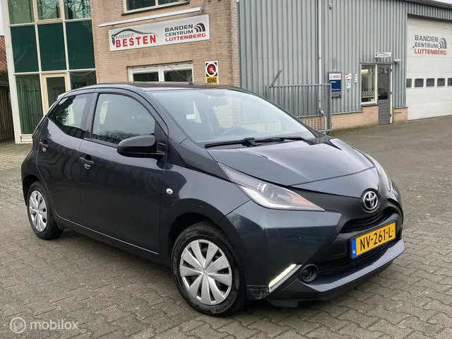 Toyota Aygo 1.0 VVT-i x-now 2017 Benzine 6