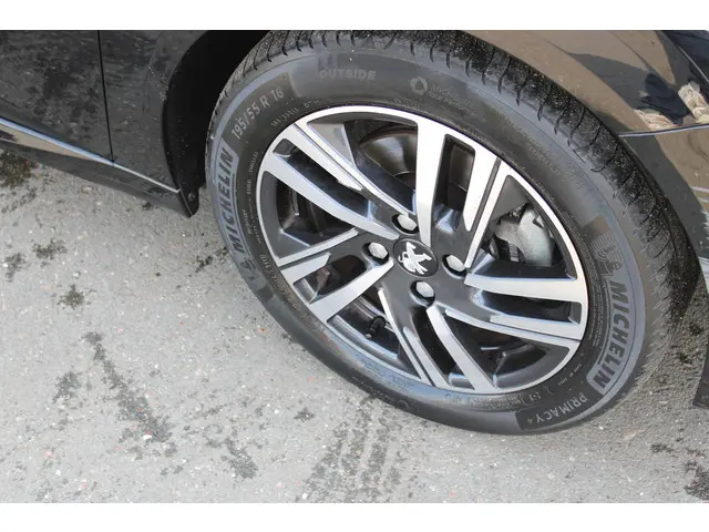 Peugeot 208 1.2 PureTech Allure Pack 2021 Benzine 10
