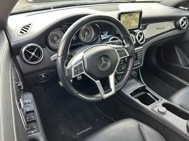 Mercedes-Benz CLA 250 Edition 1 2013 Benzine 3