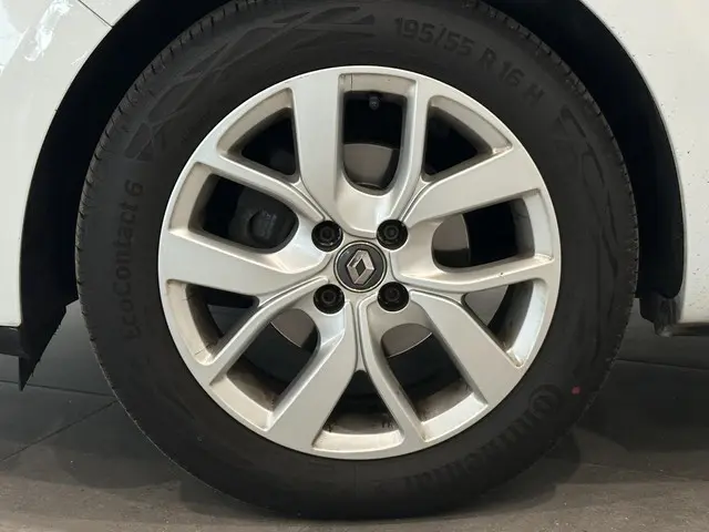 Renault Clio Estate 0.9 TCe 90 Limited 2018 Benzine 24