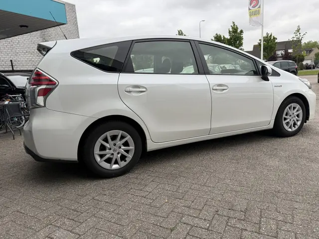 Toyota Prius 7 persoon + 1.8 Comfort 2017 Hybride Benzine 10