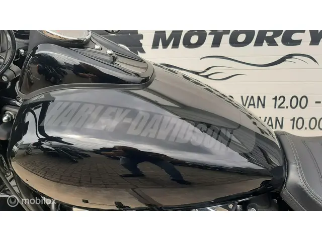 Harley-Davidson FXFBS 114 Softail Fat Bob 2021 Benzine 16