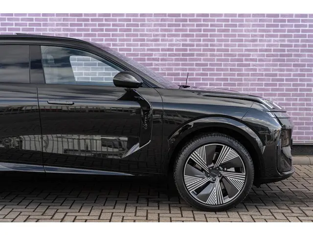 Lynk & Co 08 1.5 More 2025 Hybride Benzine 24