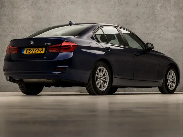BMW 3 Serie 318i Executive Sportline 2017 Benzine 5