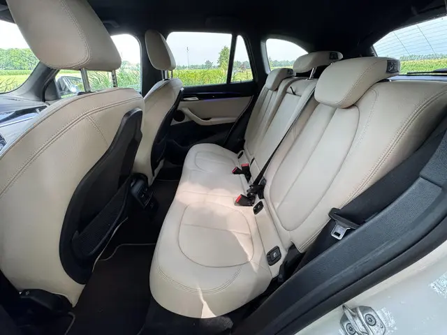 BMW X1 SDrive20i Executive Edition,LEDER,NAP, 2021 Benzine 23