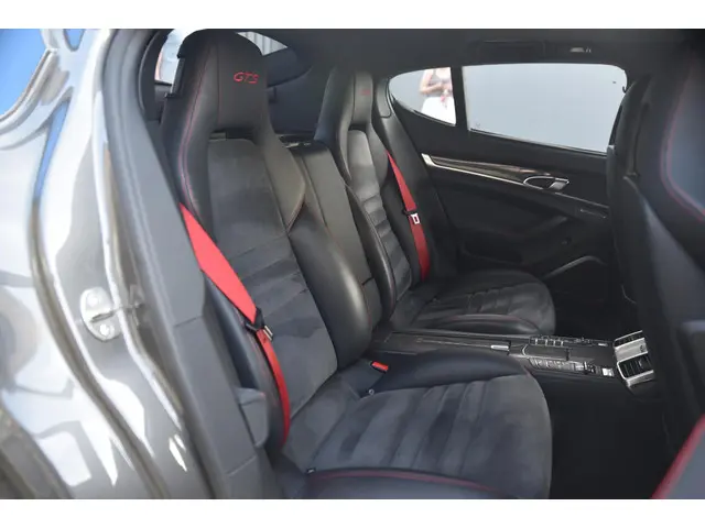 Porsche Panamera 4.8 GTS 2012 Benzine 24