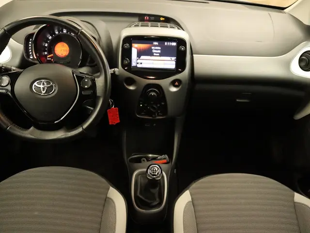 Toyota Aygo 1.0 VVT-i x-play limited 2019 Benzine 4