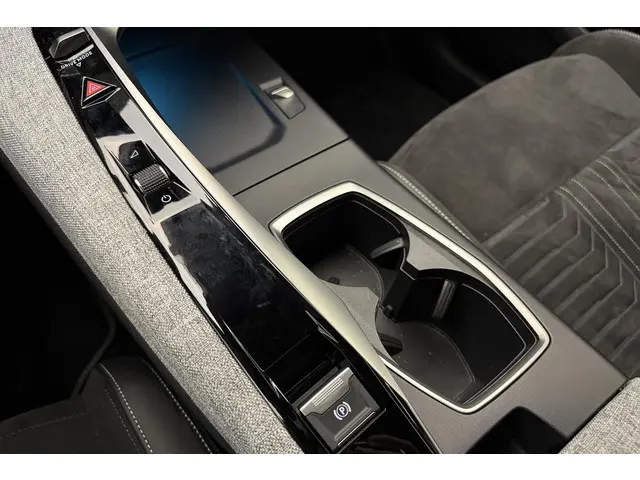 Peugeot e-5008 GT Avantage 73 kWh 2025 Elektrisch 37