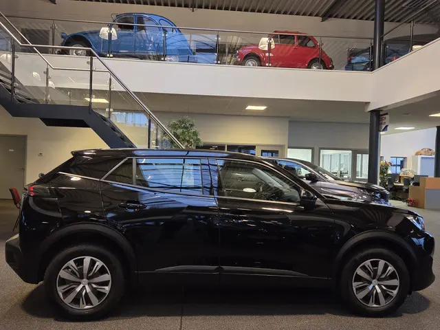 Peugeot 2008 1.2 PureTech Active 2022 Benzine 6