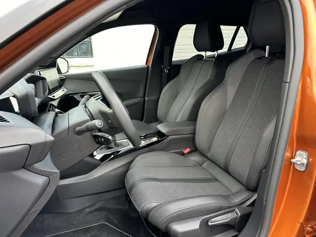 Peugeot 2008 1.2 Turbo 130 PK GT 2022 Benzine 10