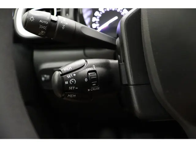 Citroën C3 1.2T 110pk Automaat Shine 2023 Benzine 24