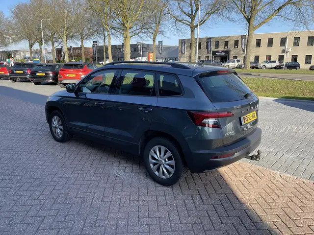 Škoda Karoq 1.0 TSI Business Edition 2022 Benzine 4