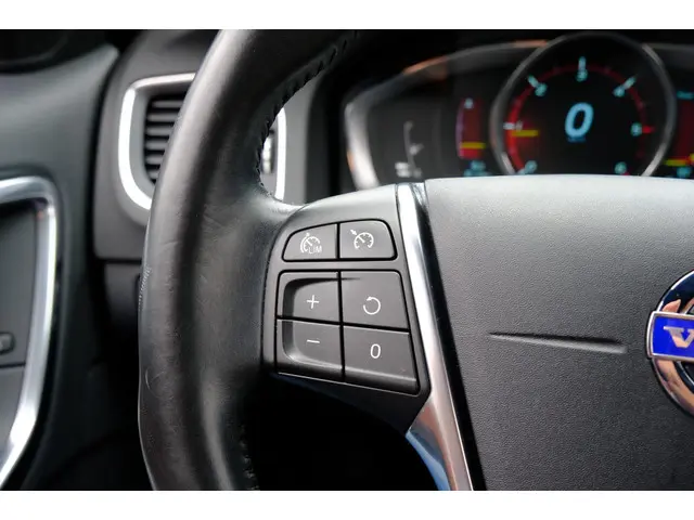 Volvo V60 1.6 D2 Summum Xenon|Leder|LMV|Navi 2013 Diesel 24