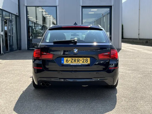 BMW 5 Serie Touring 520i High Executive 2015 Benzine 31