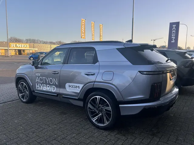 KGM Actyon Hybrid PLATINUM + 2026 Benzine 4