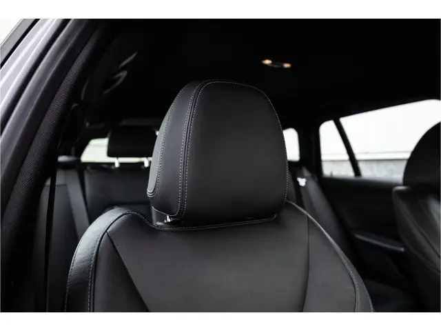 BMW 3 Serie Touring 320i M Sport High Ex 2021 Benzine 34