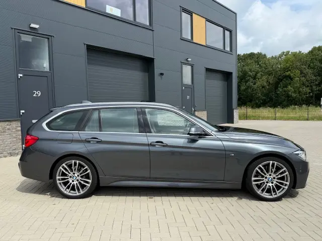 BMW 3 Serie Touring 330i xDrive M Sport 2015 Benzine 6