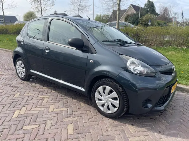 Toyota Aygo 1.0 VVT-i Now-Airco-NAP 2014 Benzine 3