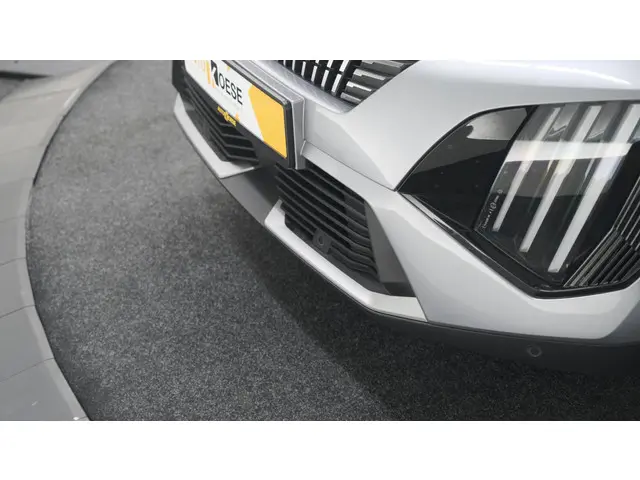 Peugeot 2008 PureTech 130 EAT8 GT 2024 Benzine 19